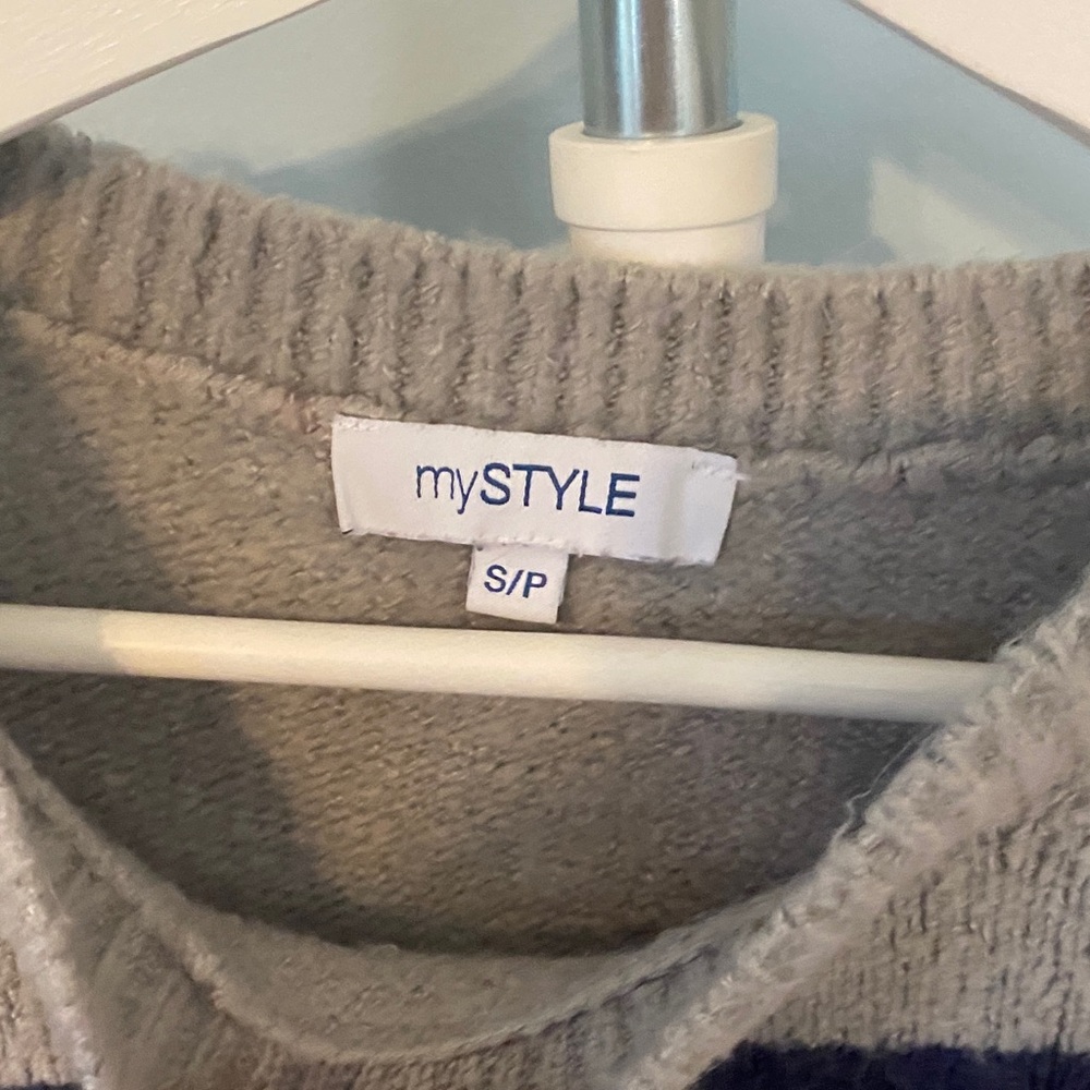 Colorblock Sweater - Picture 2 of 3